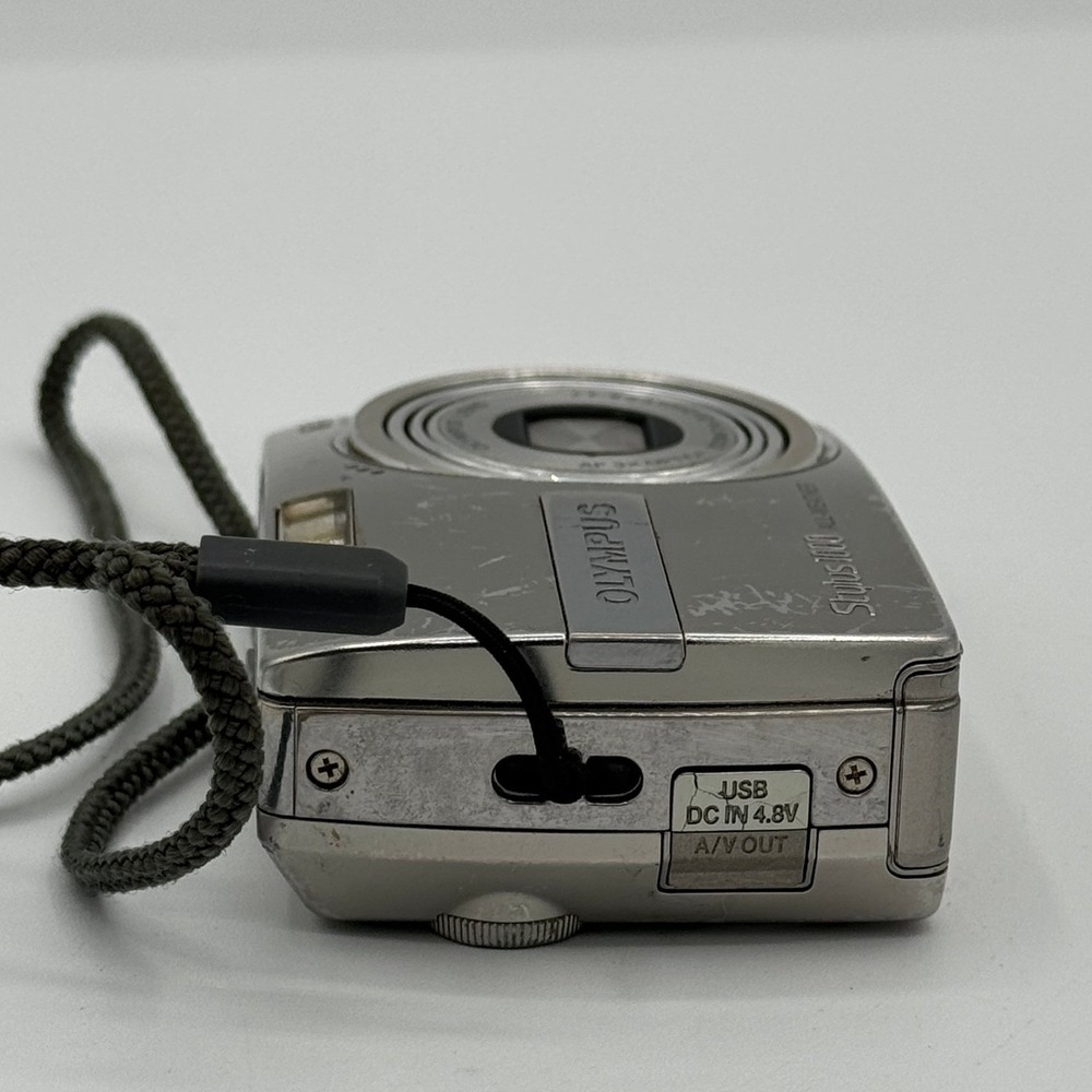 Olympus Stylus 1000 Digital Camera 10.0MP 3x Optical Zoom Silver All-Weather - Picture 6 of 11